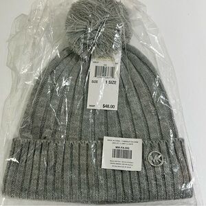 NWT Michael Kors Gray Ribbed Knit Beanie Hat with Pom & MK Logo Fall Winter